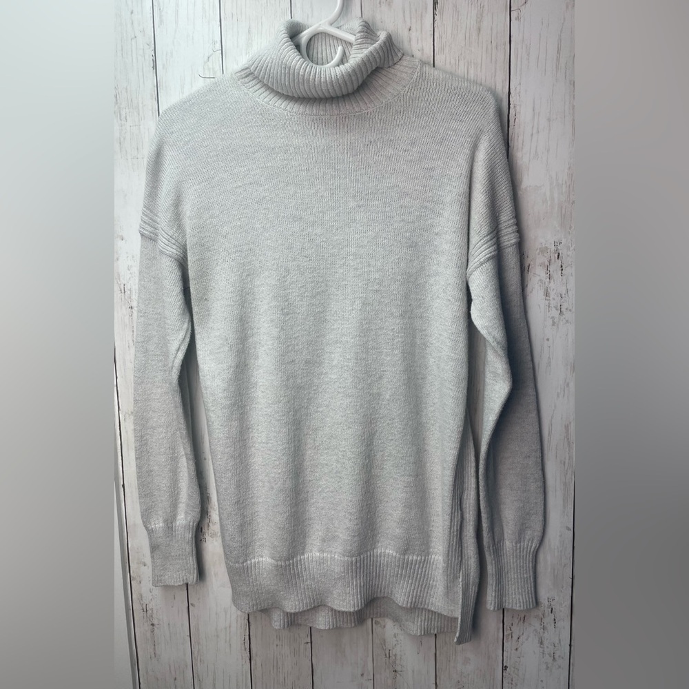 Old Navy Gray Crewneck Sweater size medium